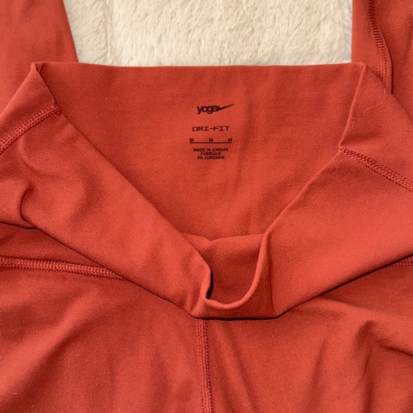 Nike Yoga Dri-FIT Luxe
Women's High-Waisted 7/8 Infinalon Leggings - Picture 2 of 3